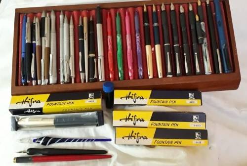 *CRAZY R1 START* Massive lot of collectible Fountain & Ball-Point pens with pen tray