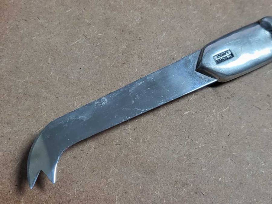 **R1 Auction**  Carol Boyes Cheese Knive