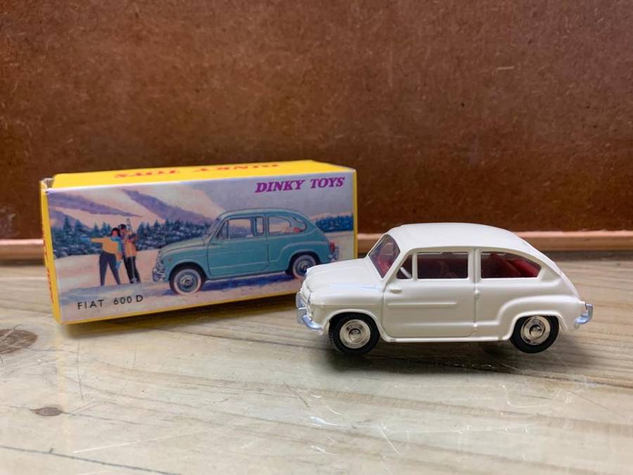 **R1 Auction**  DINKY TOYS Fiat 600D-China