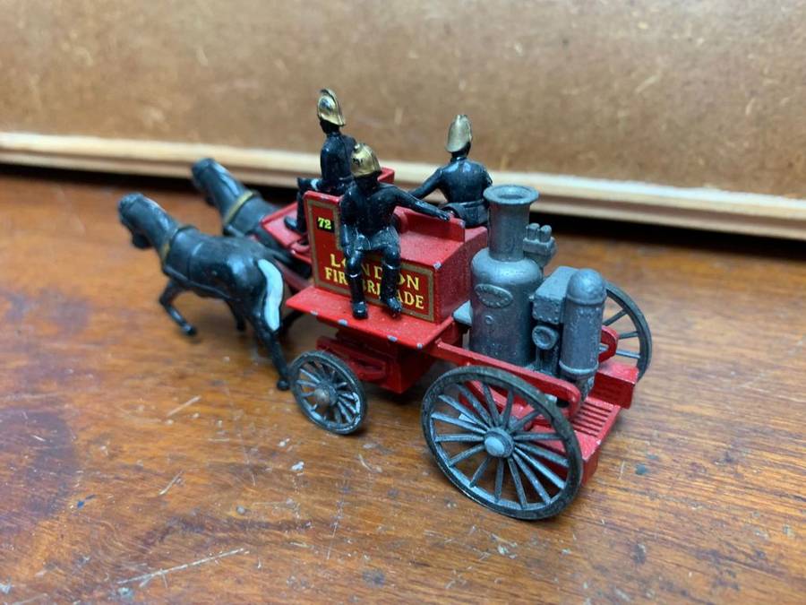 LESNEY NO.4 LONDON FIRE BRIGADE DIECAST HORSE DRAWN CARRIAGE