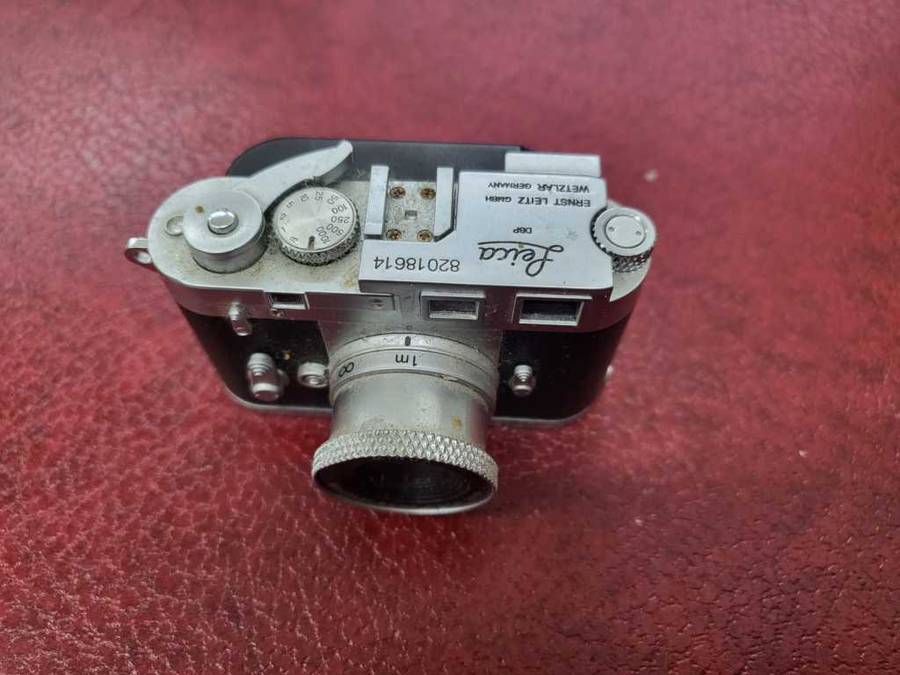 **R1 Auction**  Minox Digital Camera