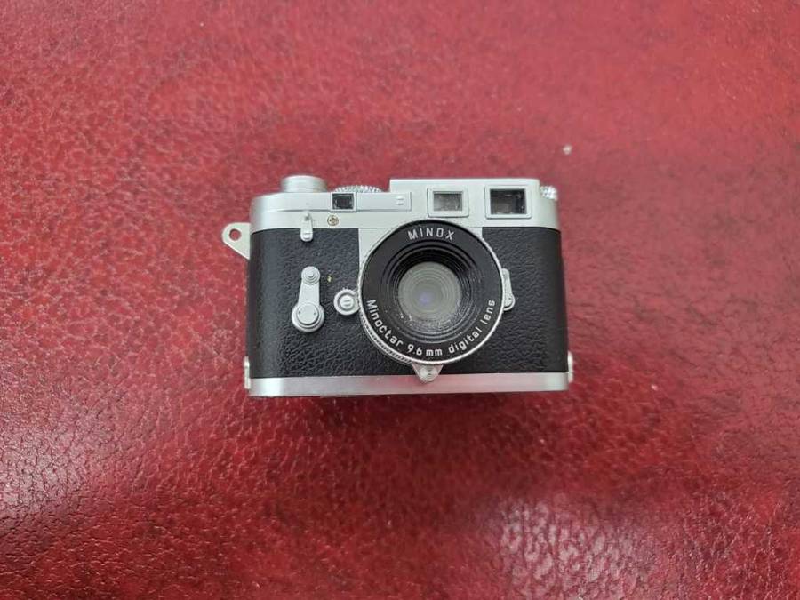 **R1 Auction**  Minox Digital Camera
