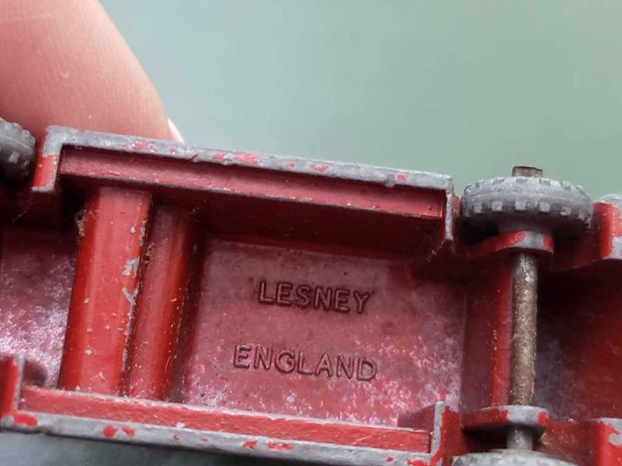 Lesney Matchbox Dennis Fire Engin 9A