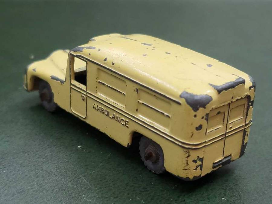 *R1 Auction* Lesney no 14 Daimler Ambulance 1958