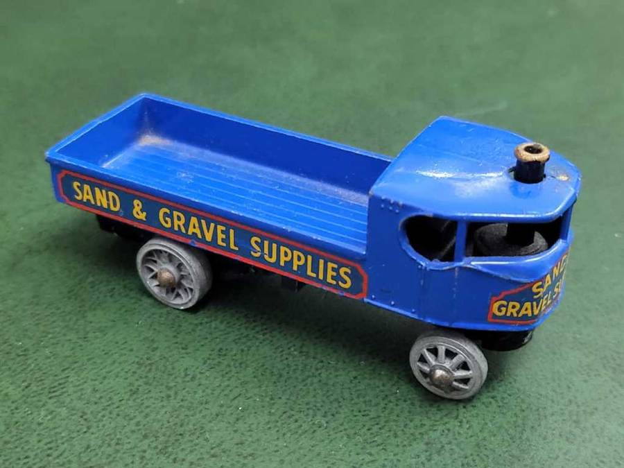 *R1 Auction* Lesney no 4 Sand and Gravel Supplies Truck &no 8 Caterpillar  Tractor