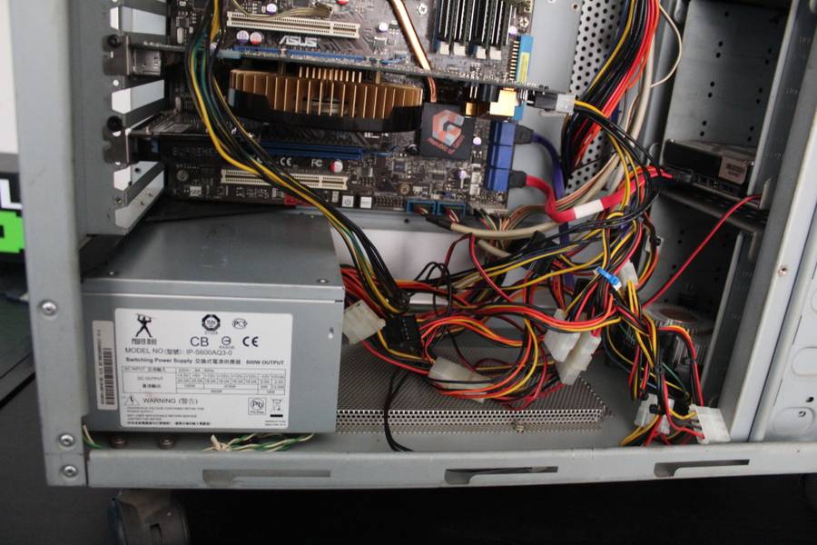 Valuable Untested Or Faulty PC (Core2Quad Q9400, 4GB DDR2, GT 8800 512MB, 600W PSU, CM Stacker Case)