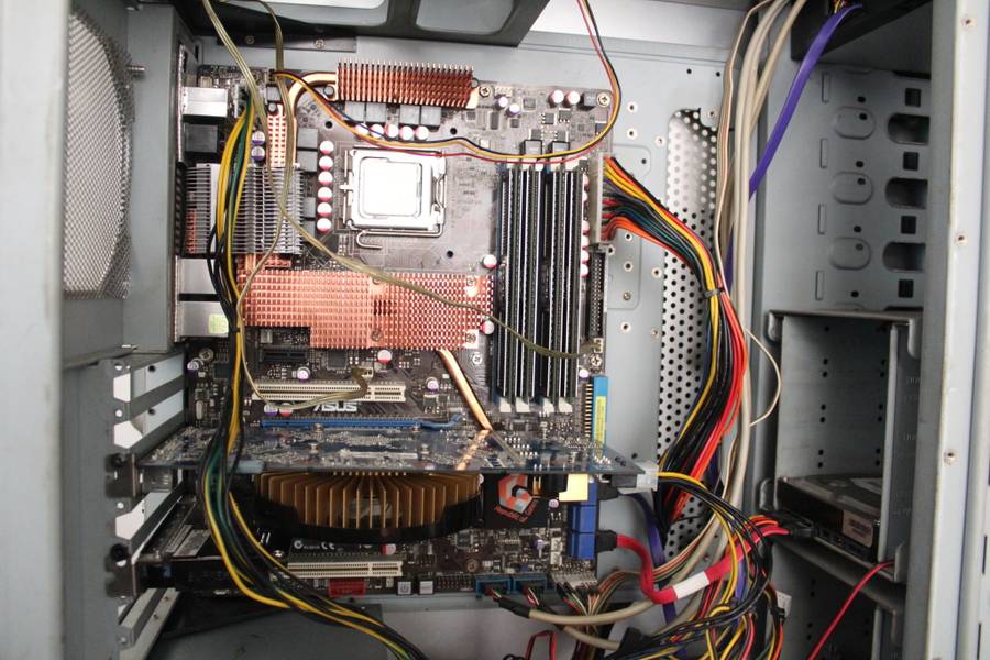 Valuable Untested Or Faulty PC (Core2Quad Q9400, 4GB DDR2, GT 8800 512MB, 600W PSU, CM Stacker Case)