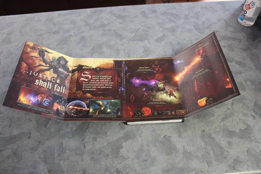 VERY RARE Diablo II Collectors Edition Box Set + Free Diablo III (PC)