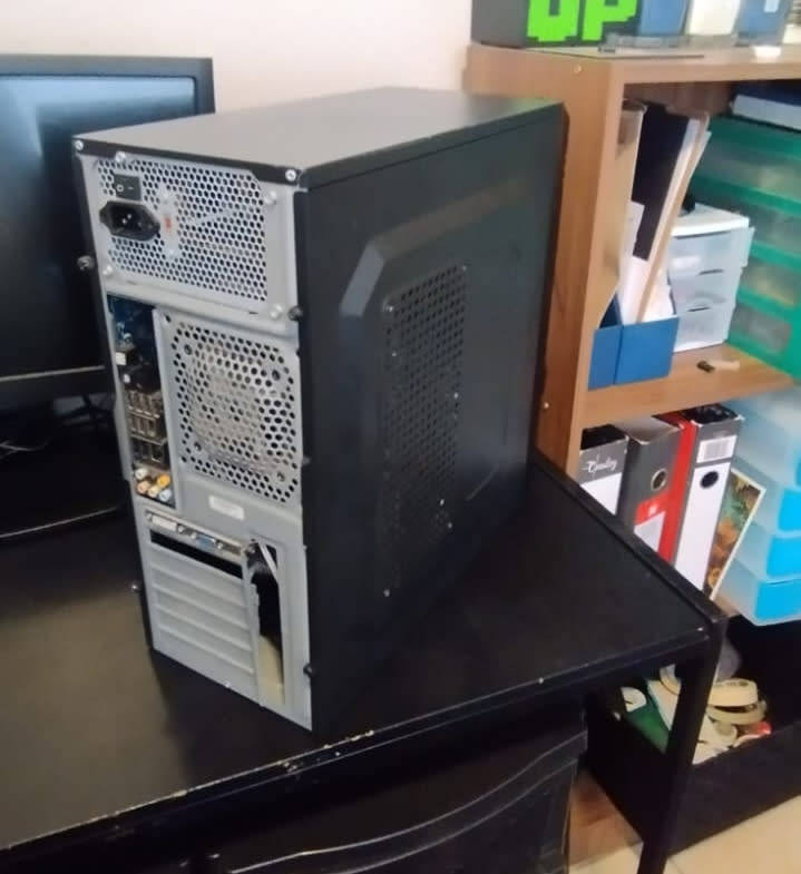 Gaming/Office PC (i3 540, 4GB DDR3, 9800 1GB, 500 GB HDD, 450 Watt Raidmax PSU)