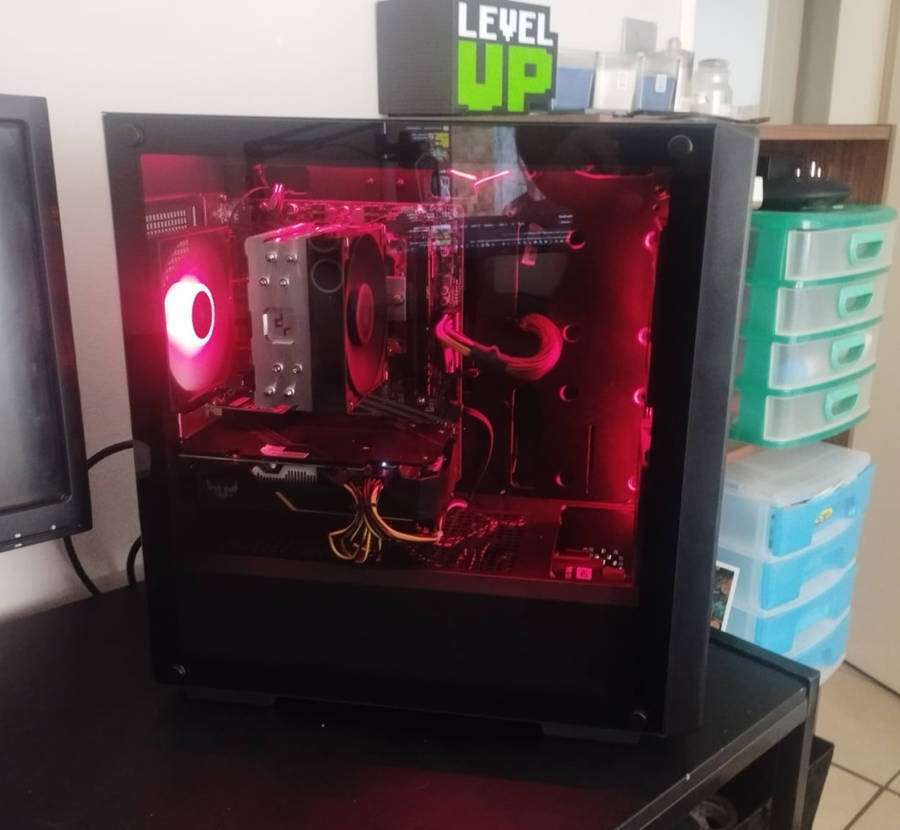 Ryzen 7 3700X, 1660 TI 6GB, 16GB DDR4 3200, 256 NVME SSD, 512 SSD, 2TB HDD, +Extras