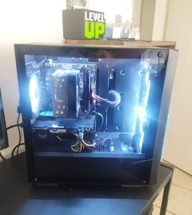 Ryzen 7 3700X, 1660 TI 6GB, 16GB DDR4 3200, 256 NVME SSD, 512 SSD, 2TB HDD, +Extras