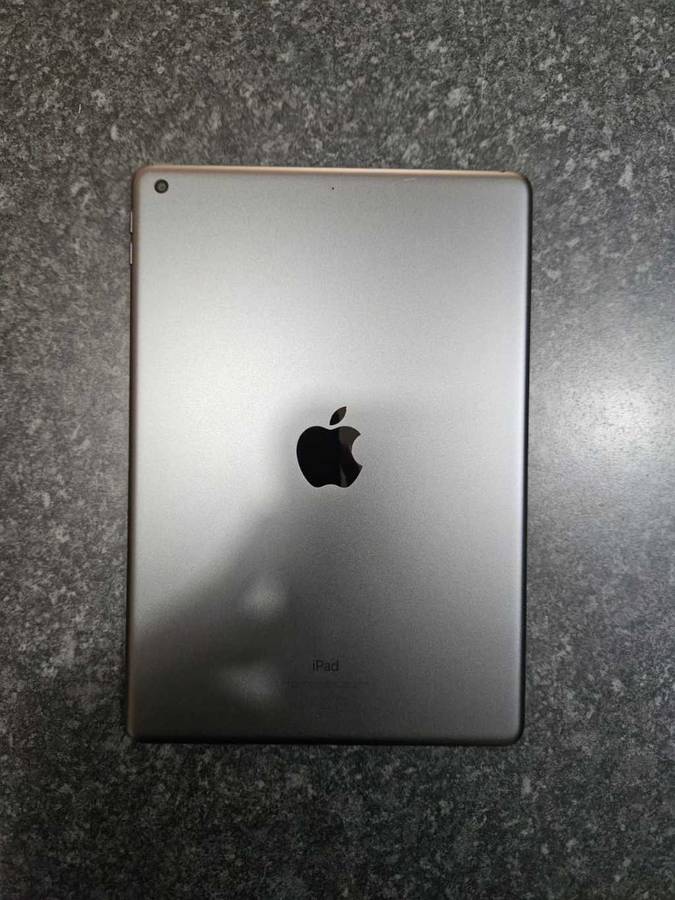 Apple iPad 9Th Gen 64GB WIFI (Like new, + Extras!)