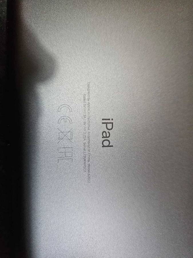 Apple iPad 9Th Gen 64GB WIFI (Like new, + Extras!)