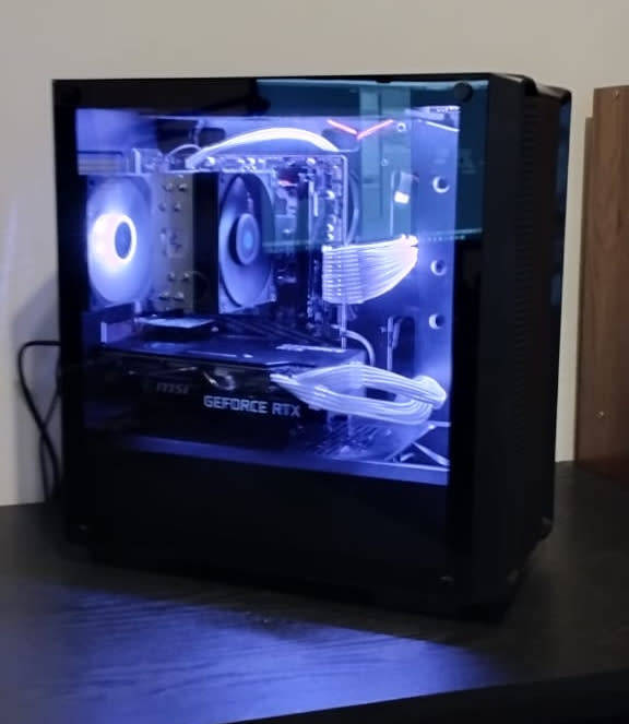Ryzen 7 3700X, MSI 3070 8GB, 16GB DDR4 3200, 512 NVME SSD, 2TB HDD, +Extras