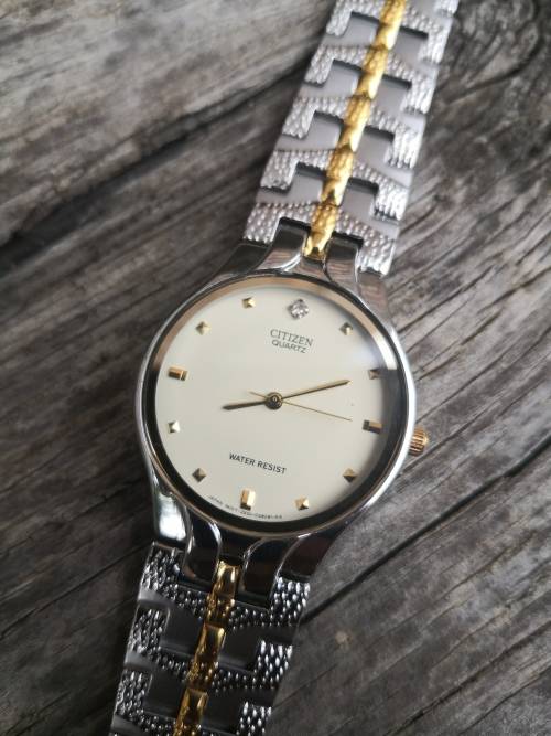 Valentine specials: BRAND NEW CITIZEN Ladies Quartz 36mm with gift box - Bid per an item