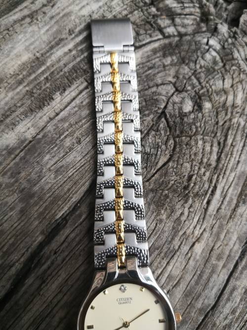 Valentine specials: BRAND NEW CITIZEN Ladies Quartz 36mm with gift box - Bid per an item