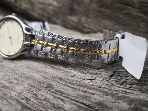 Valentine specials: BRAND NEW CITIZEN Ladies Quartz 36mm with gift box - Bid per an item