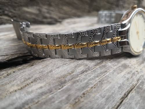 Valentine specials: BRAND NEW CITIZEN Ladies Quartz 36mm with gift box - Bid per an item