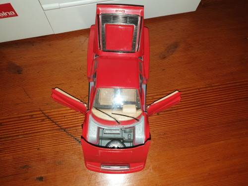 Ferrari Testarossa (1984) 1/18 Die Cast