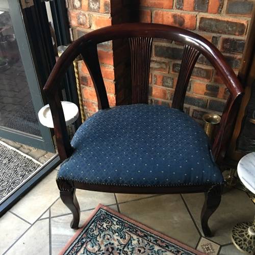 STUNNING OVERSIZED MAHOGANY TUB CHAIR