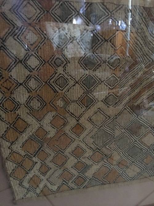 STUNNING ANTIQUE FRAMED KELIM PERSIAN CARPET