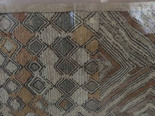 STUNNING ANTIQUE FRAMED KELIM PERSIAN CARPET
