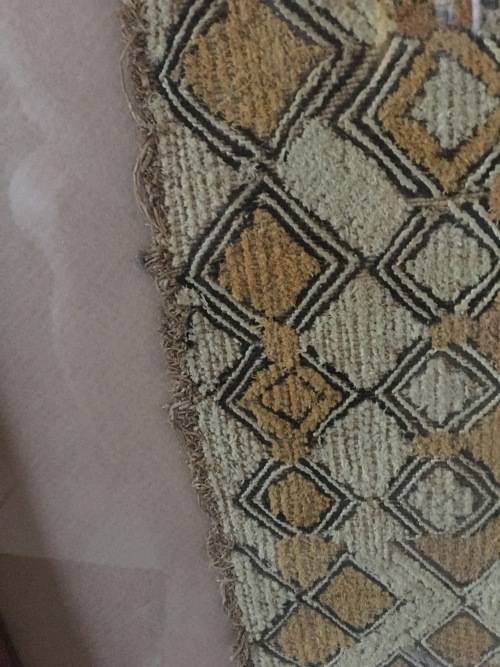 STUNNING ANTIQUE FRAMED KELIM PERSIAN CARPET