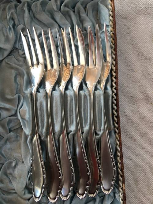 WOW !!!! A BEAUTIFUL BOXED SET OF WELLNER GERMAN SILVER PLATE CUTLERY 1930,s all clearly marked
