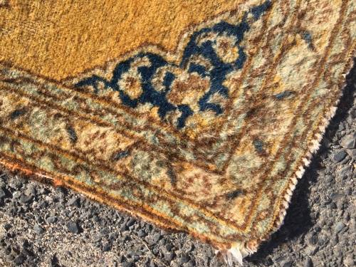 VERY WELL WORN GENUINE WOOL HAND KNOTTED ANTIQUE PERSIAN PRAYER MAT 790 X 530mm