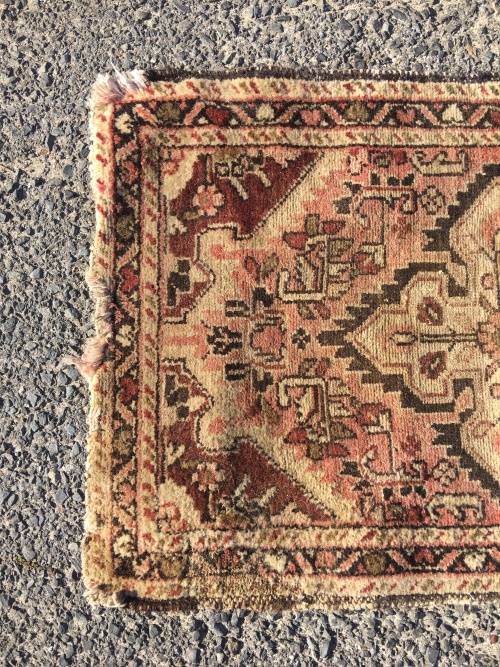 VERY WELL WORN GENUINE WOOL HAND KNOTTED ANTIQUE USHAK  PERSIAN PRAYER MAT 890 X 610mm