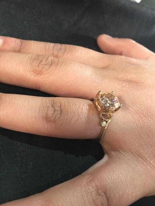 WOW !!! BEAUTIFUL COSTUME JEWELRY RING , LOOKS AMAZING