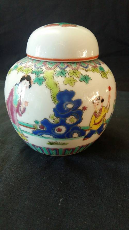 An absolute Beautiful Vintage Chinese Porcelain Ginger Jar with lid and original Cork. Stamped