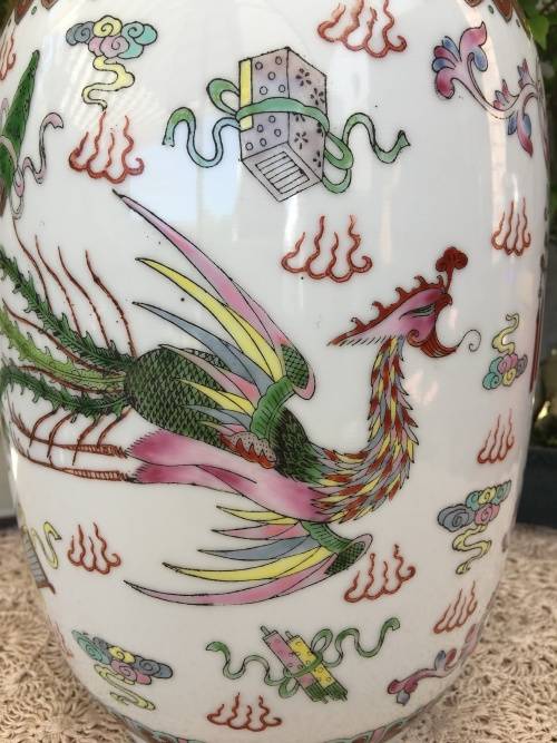 WOW !!!! ABSOLUTELY BEAUTIFUL CHINESE VASE WITH THE QIANLONG DYNASTY MARKINGS circa 1736 TO 1795
