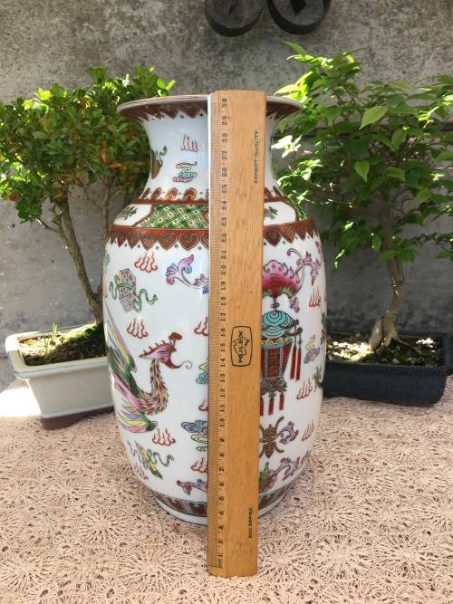 WOW !!!! ABSOLUTELY BEAUTIFUL CHINESE VASE WITH THE QIANLONG DYNASTY MARKINGS circa 1736 TO 1795