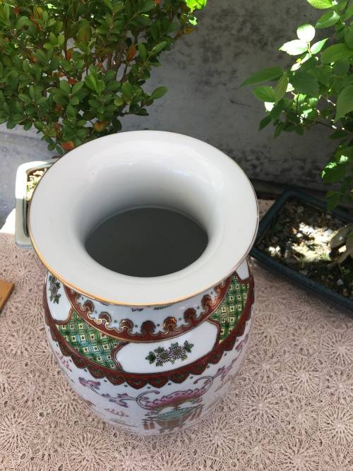 WOW !!!! ABSOLUTELY BEAUTIFUL CHINESE VASE WITH THE QIANLONG DYNASTY MARKINGS circa 1736 TO 1795