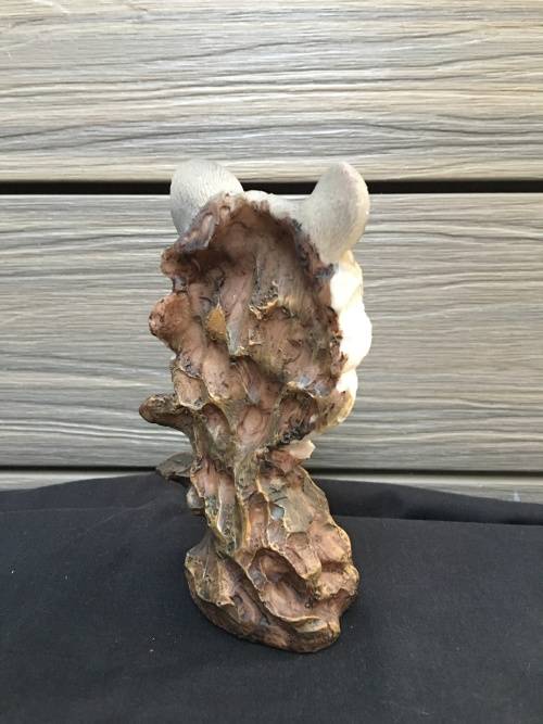 WOW !!!! ABSOLUTELY AMAZING RESIN SCULPTURE OF A WOLFS HEAD IN EXCELLENT CONDITION