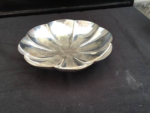 WOW !!! ABSOLUTELY  FANTASTIC SILVER PLATED SCALLOPED TABLE CENTRE PIECE