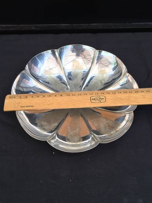 WOW !!! ABSOLUTELY  FANTASTIC SILVER PLATED SCALLOPED TABLE CENTRE PIECE