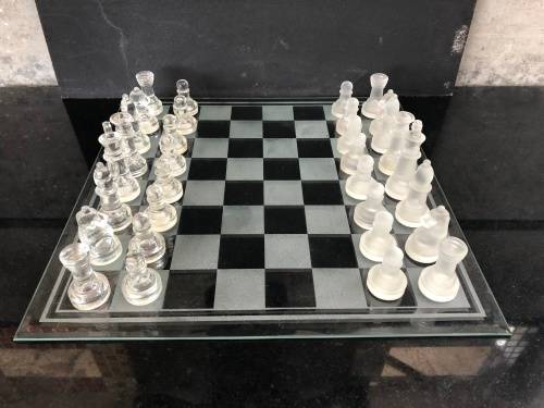 WOW !!! STUNNING DECORATIVE GLASS CHESS SET COMPLETE , CLEAR AND SANDBLASTED PIECES
