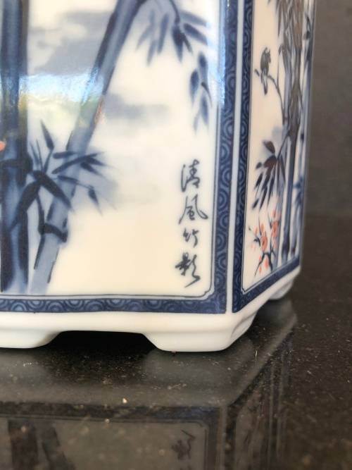 WOW !!! STUNNING VINTAGE CHINESE BLUE AND WHITE TEA CADDY WITH THE CORK LID IN PLACE AND CALLIGRAPHY