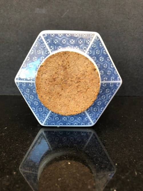 WOW !!! STUNNING VINTAGE CHINESE BLUE AND WHITE TEA CADDY WITH THE CORK LID IN PLACE AND CALLIGRAPHY