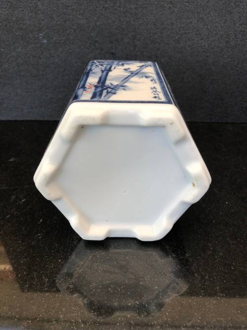 WOW !!! STUNNING VINTAGE CHINESE BLUE AND WHITE TEA CADDY WITH THE CORK LID IN PLACE AND CALLIGRAPHY
