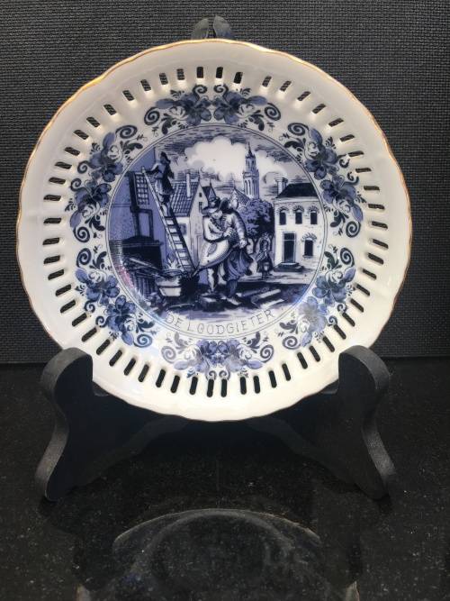 Genuine 22 carat Gold Delft  Special Limited Collectors Edition Blue & White Pierced Porcelain Bowl
