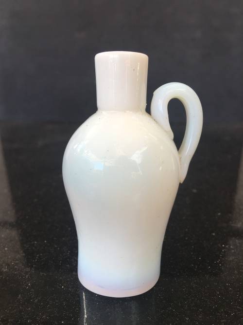 Beautiful Vintage Chinese miniature White Jade Vase. Perfect for printers tray. 8 x 4 cm