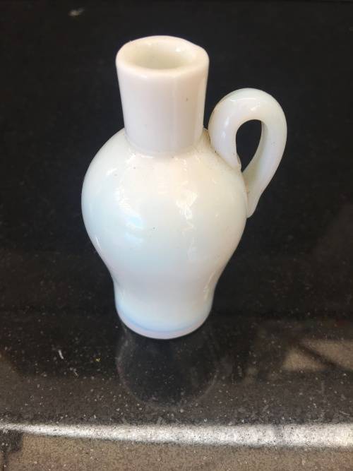Beautiful Vintage Chinese miniature White Jade Vase. Perfect for printers tray. 8 x 4 cm