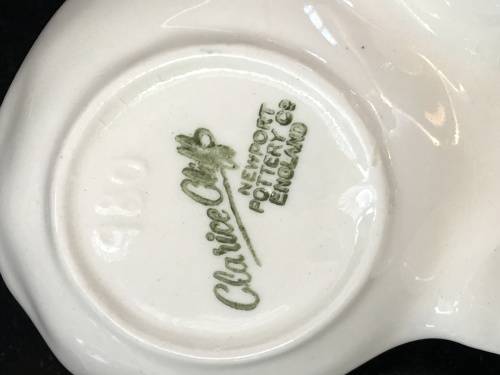 Beautifu Clarice Cliff 'Water Lily' Toast Rack c1936 from the water lily range. Newport Pottery.