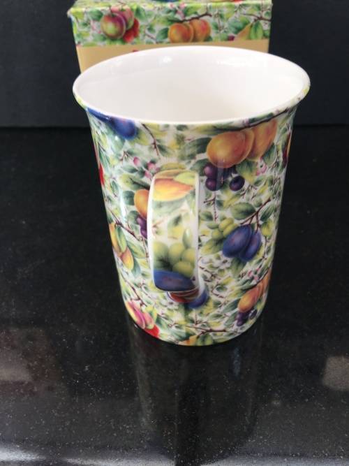 Maxwell & Williams Designer  "Orchard"  Fine Bone China 320ml Mug- Gift Boxed