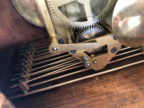 WOW !!! LARGE WOOD CASED ART DECO TRIPLE CHIME MANTLE CLOCK - WORKING BUT NO KEY