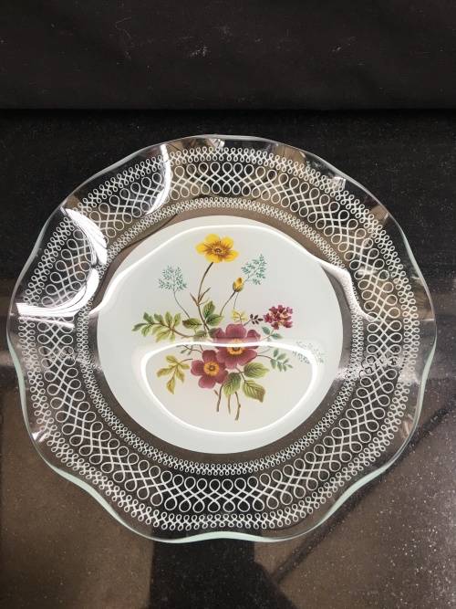 Beautiful Vintage Hand Painted Floral on Scalloped Glass Bowl 17 cm Mint condition