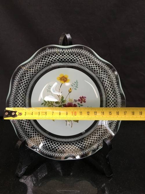 Beautiful Vintage Hand Painted Floral on Scalloped Glass Bowl 17 cm Mint condition